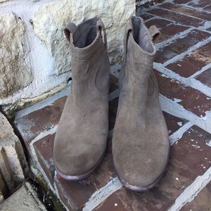 Suede boots
